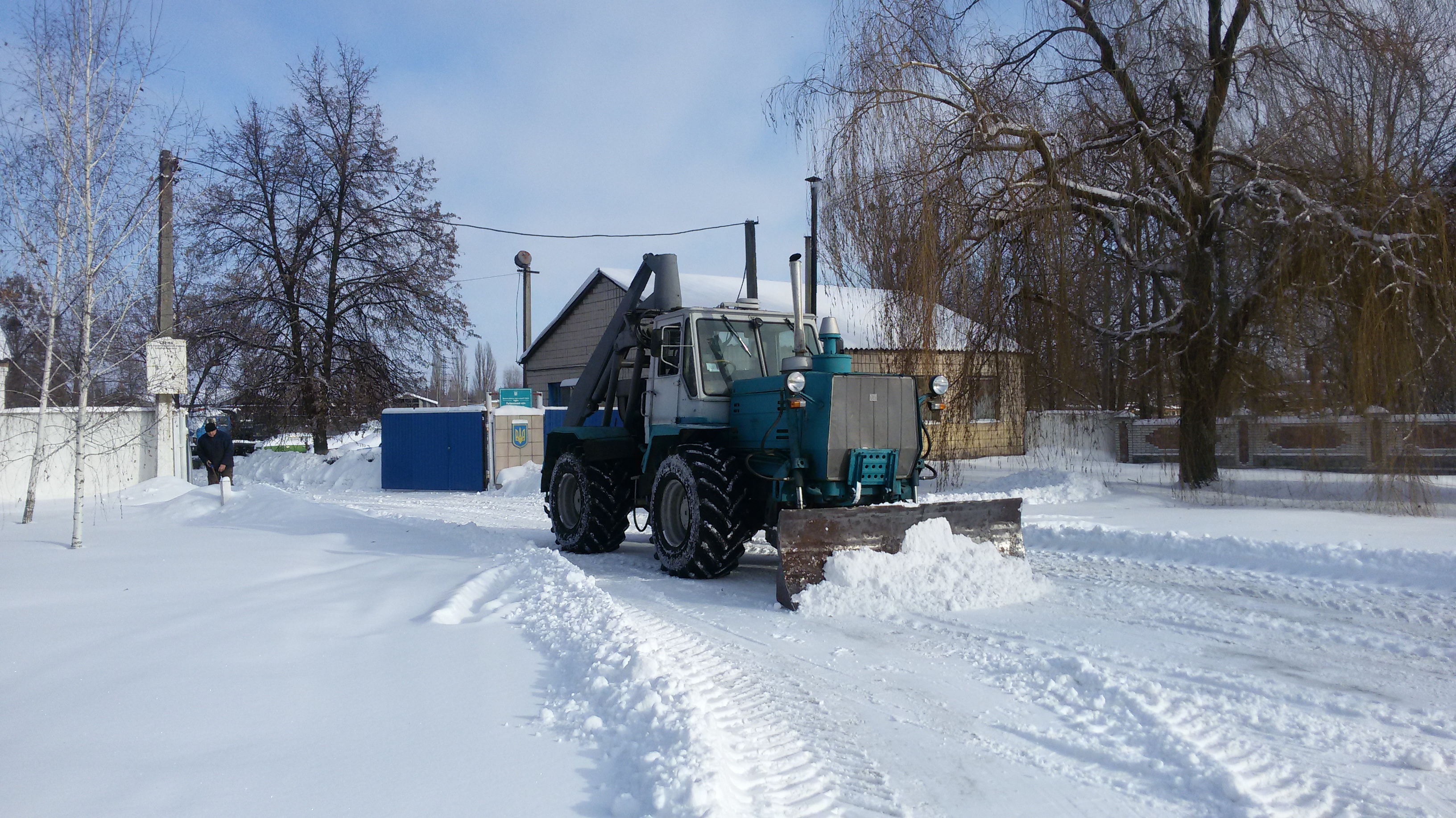 Розчищення доріг від снігових заметів