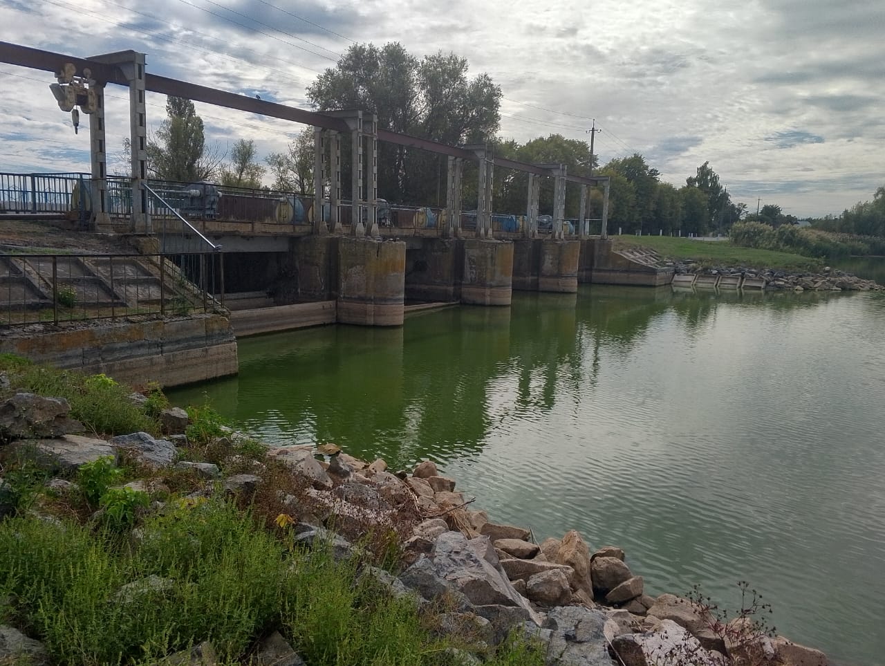 Поточний ремонт на гідротехнічній споруді в селі Веселий Кут