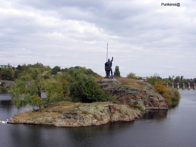 Осіння промивка руслових водосховищ на річці Рось