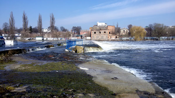 Розпочата весняна промивка руслових водосховищ