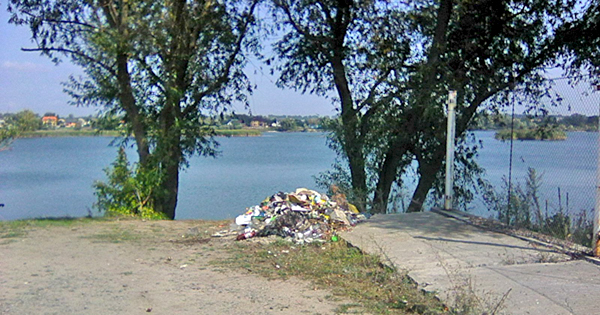 Розпочато роботи з очистки дна Верхнього білоцерківського водосховища від побутового сміття