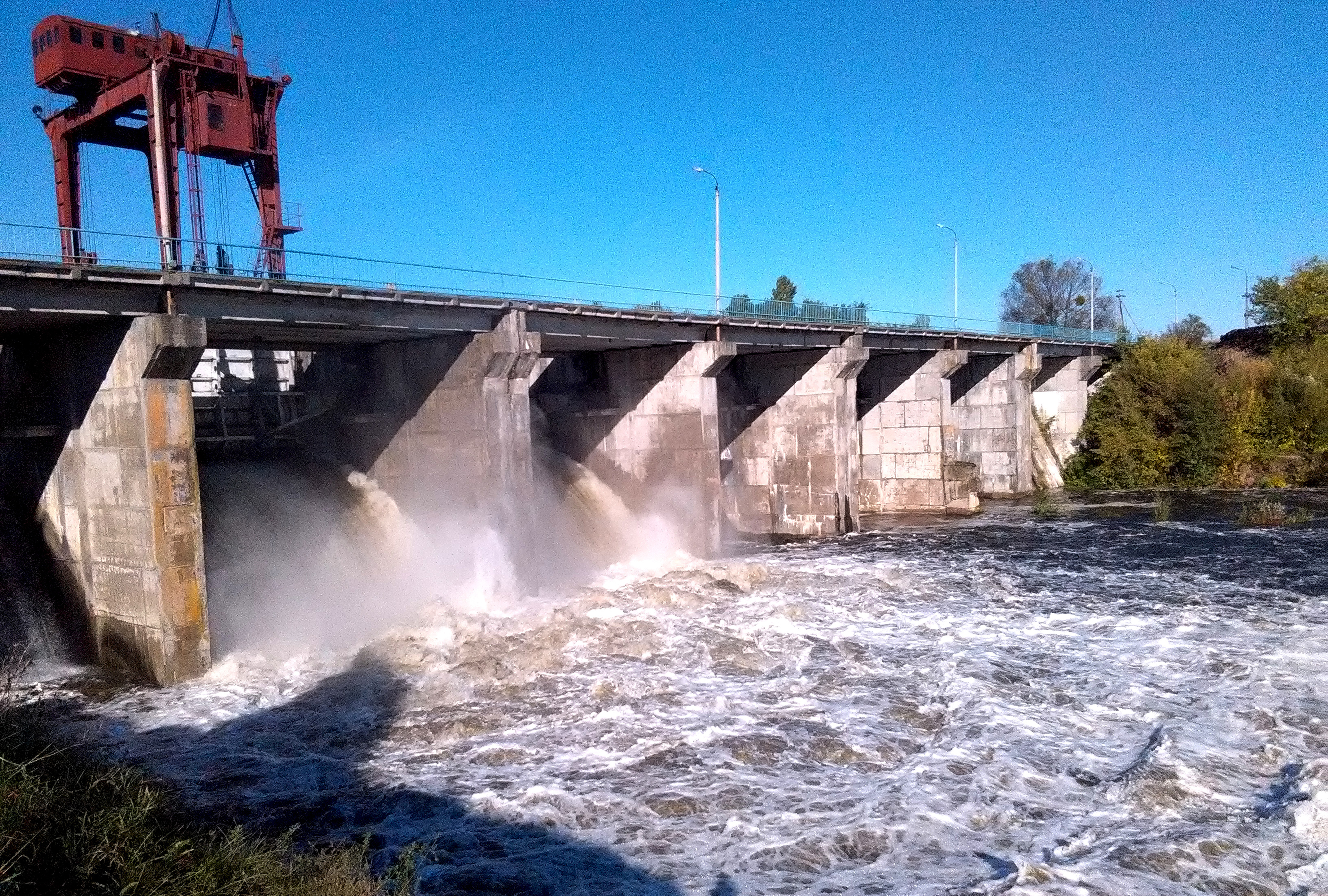 Розпочалася промивка руслових водосховищ на річці Рось